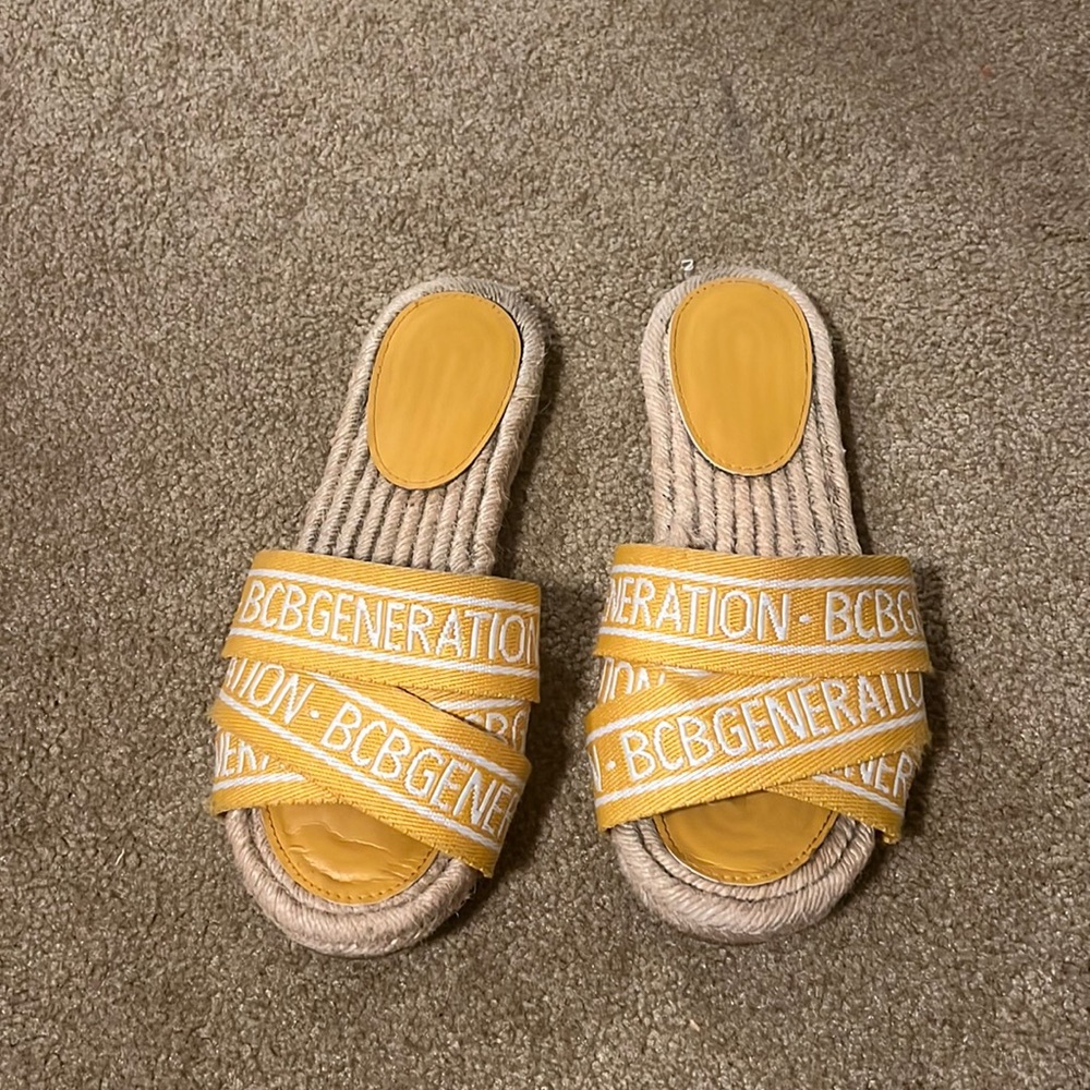 BCBG SANDALS